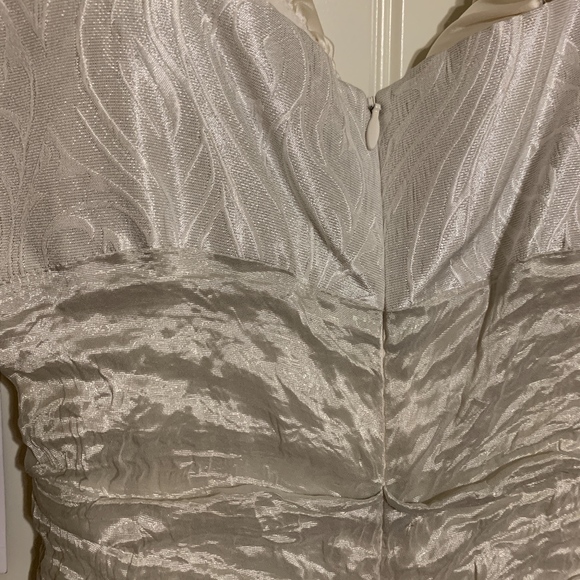 NICOLE MILLER WEDDING GOWN SIZE 6 - Picture 5 of 8